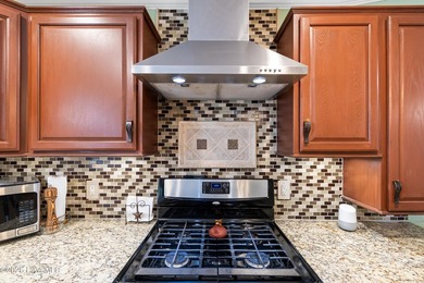 Welcome home to this beautifully maintained, 3,000+sf, 3-bedroom - photo 24