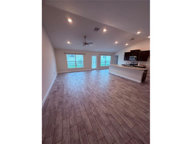 Charming 4-Bedroom, 2-Bath Home with Spacious Fenced Yard - photo 4