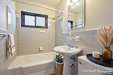 Welcome to this bright and spacious 1-bedroom, 1-bath unit - photo 15