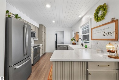 Look no further! This exceptional home checks all the boxes - photo 18
