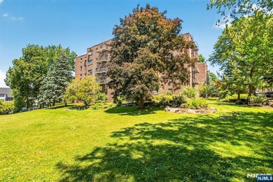 Welcome to this bright and spacious 1-bedroom, 1-bath unit - photo 19