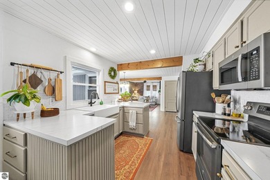 Look no further! This exceptional home checks all the boxes - photo 20