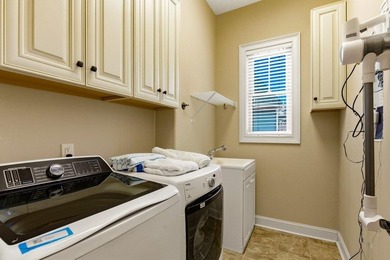 Just reduced!! Beautiful 4 bedroom, 3.5 bath custom home is - photo 21