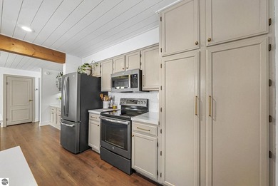 Look no further! This exceptional home checks all the boxes - photo 22