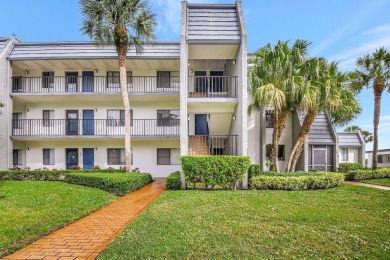 Lake Condo For Sale in Lake Worth, Florida