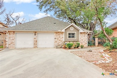 This garden style home is tucked away in pocket neighborhood - photo 31