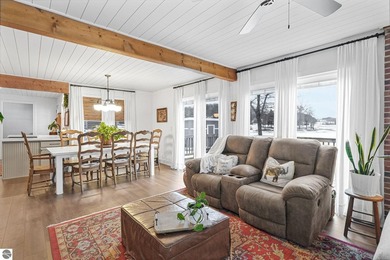 Look no further! This exceptional home checks all the boxes - photo 32