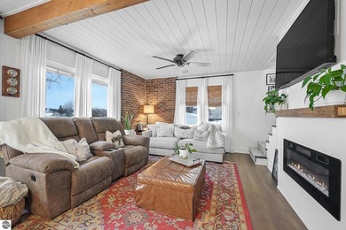 Look no further! This exceptional home checks all the boxes - photo 37