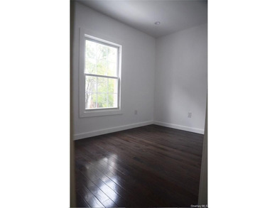 This beautiful fully renovated 4-bedroom, 3 bath modern home - photo 12