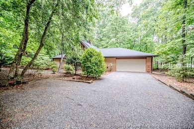 Experience comfortable, low-maintenance living in the gated golf - photo 44