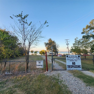 Wooded corner lot available in a lakefront community on Lake - photo 6