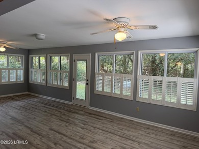 Conveniently on Lady's Island in Royal Pines Estates with over a - photo 11