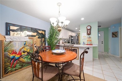 Beautifully furnished 2-bedroom, 2-bath canal-front villa with - photo 12