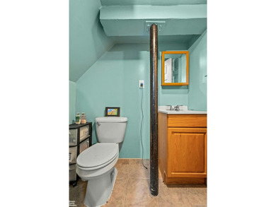 Fully detached single-family home in a prime location. Three - photo 13