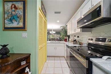 Beautifully furnished 2-bedroom, 2-bath canal-front villa with - photo 14