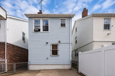 Fully detached single-family home in a prime location. Three - photo 14