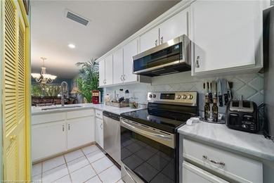 Beautifully furnished 2-bedroom, 2-bath canal-front villa with - photo 15