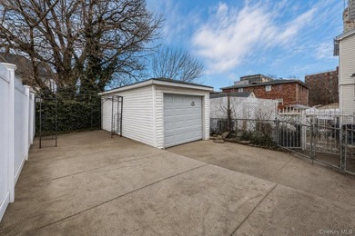 Fully detached single-family home in a prime location. Three - photo 15