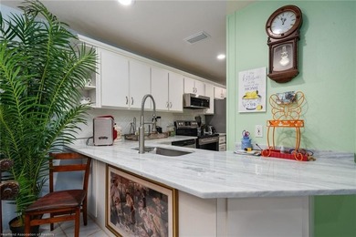 Beautifully furnished 2-bedroom, 2-bath canal-front villa with - photo 20