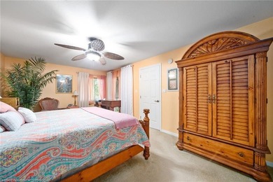Beautifully furnished 2-bedroom, 2-bath canal-front villa with - photo 24