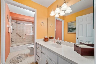Beautifully furnished 2-bedroom, 2-bath canal-front villa with - photo 25
