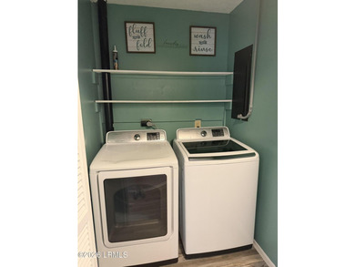 Conveniently on Lady's Island in Royal Pines Estates with over a - photo 30