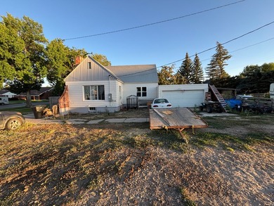 Large home with garage in the coveted location of Paris, ID! - photo 33