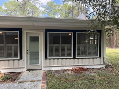 Conveniently on Lady's Island in Royal Pines Estates with over a - photo 36