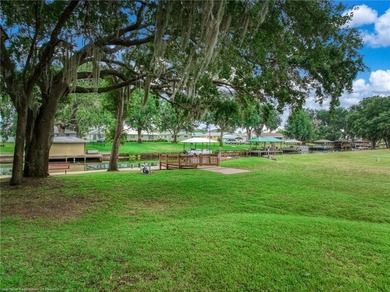 Beautifully furnished 2-bedroom, 2-bath canal-front villa with - photo 36