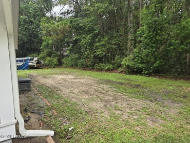Conveniently on Lady's Island in Royal Pines Estates with over a - photo 38