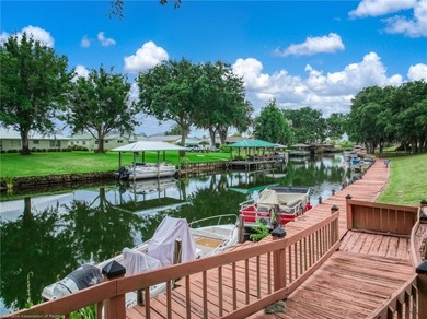 Beautifully furnished 2-bedroom, 2-bath canal-front villa with - photo 39