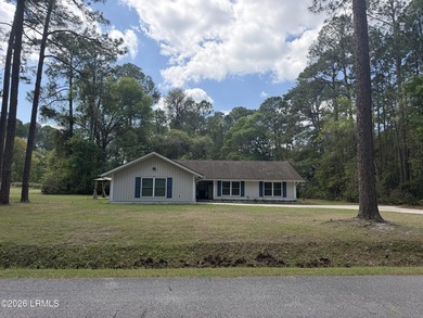 Conveniently on Lady's Island in Royal Pines Estates with over a - photo 40