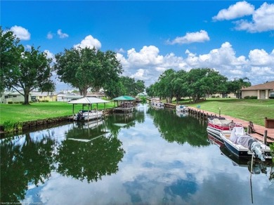 Beautifully furnished 2-bedroom, 2-bath canal-front villa with - photo 41