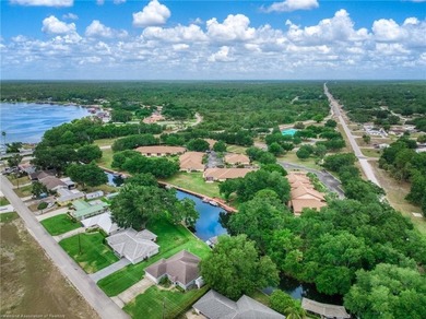Beautifully furnished 2-bedroom, 2-bath canal-front villa with - photo 42