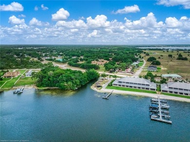 Beautifully furnished 2-bedroom, 2-bath canal-front villa with - photo 43