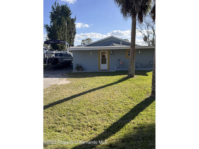 Weeki Wachee Gardens Area Home For Sale in Weeki Wachee Florida