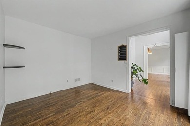 Impressive 5 bedroom , 3.5 bath Executive Home perfectly - photo 12