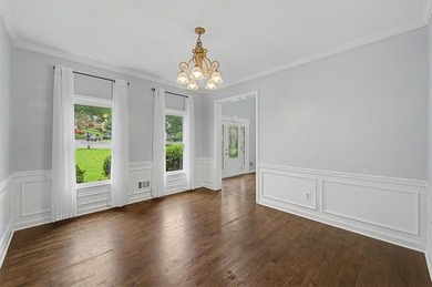 Impressive 5 bedroom , 3.5 bath Executive Home perfectly - photo 13