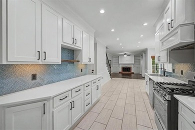 Impressive 5 bedroom , 3.5 bath Executive Home perfectly - photo 16