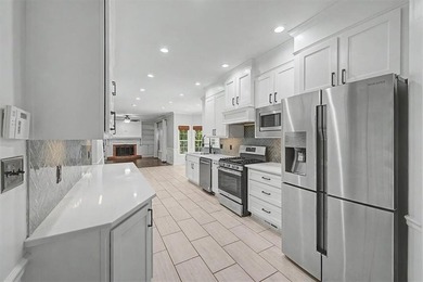 Impressive 5 bedroom , 3.5 bath Executive Home perfectly - photo 17