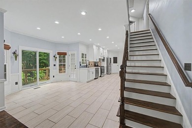 Impressive 5 bedroom , 3.5 bath Executive Home perfectly - photo 28