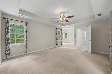 Impressive 5 bedroom , 3.5 bath Executive Home perfectly - photo 36