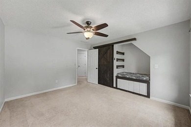 Impressive 5 bedroom , 3.5 bath Executive Home perfectly - photo 45