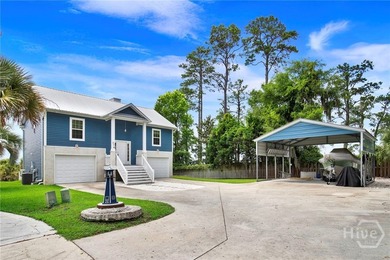 This custom-built coastal cottage sits on a scenic bluff - photo 4