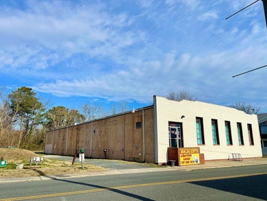 INVESTMENT ALERT! Business opportunity on well traveled Willow