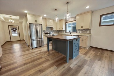 Gorgeous like-new patio home overlooking a peaceful pond and - photo 12