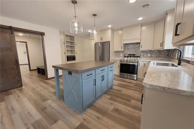 Gorgeous like-new patio home overlooking a peaceful pond and - photo 14