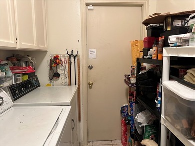 This 3 bedroom 2 bathroom home offers over 1900 square feet of - photo 16