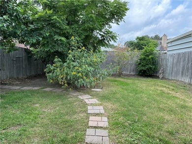 This 3 bedroom 2 bathroom home offers over 1900 square feet of - photo 17