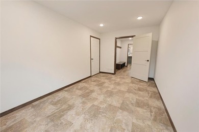 Gorgeous like-new patio home overlooking a peaceful pond and - photo 21